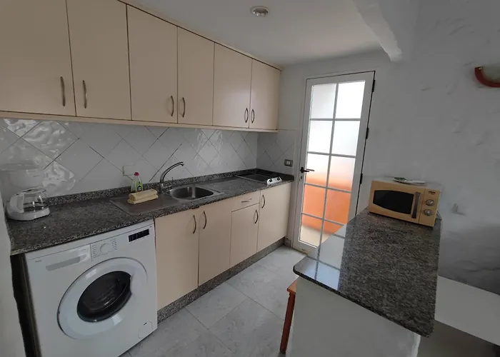 Private Next To Yumbo Center Апартаменти