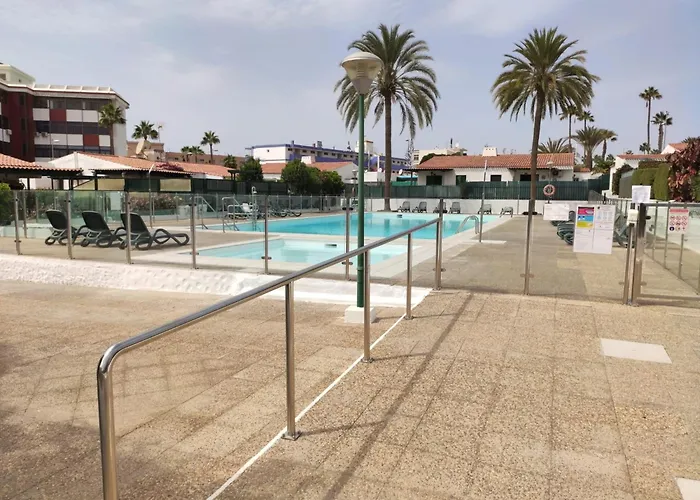 Private Next To Yumbo Center Апартаменти